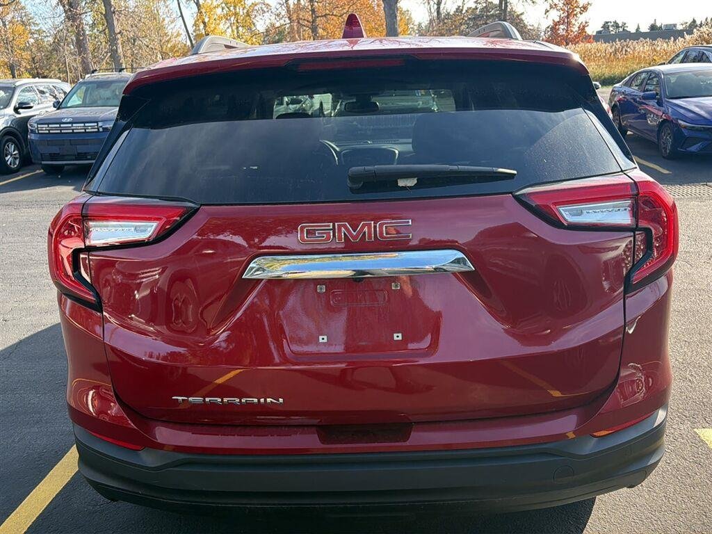 Used 2023 Volcanic Red Tintcoat GMC SLE image 5