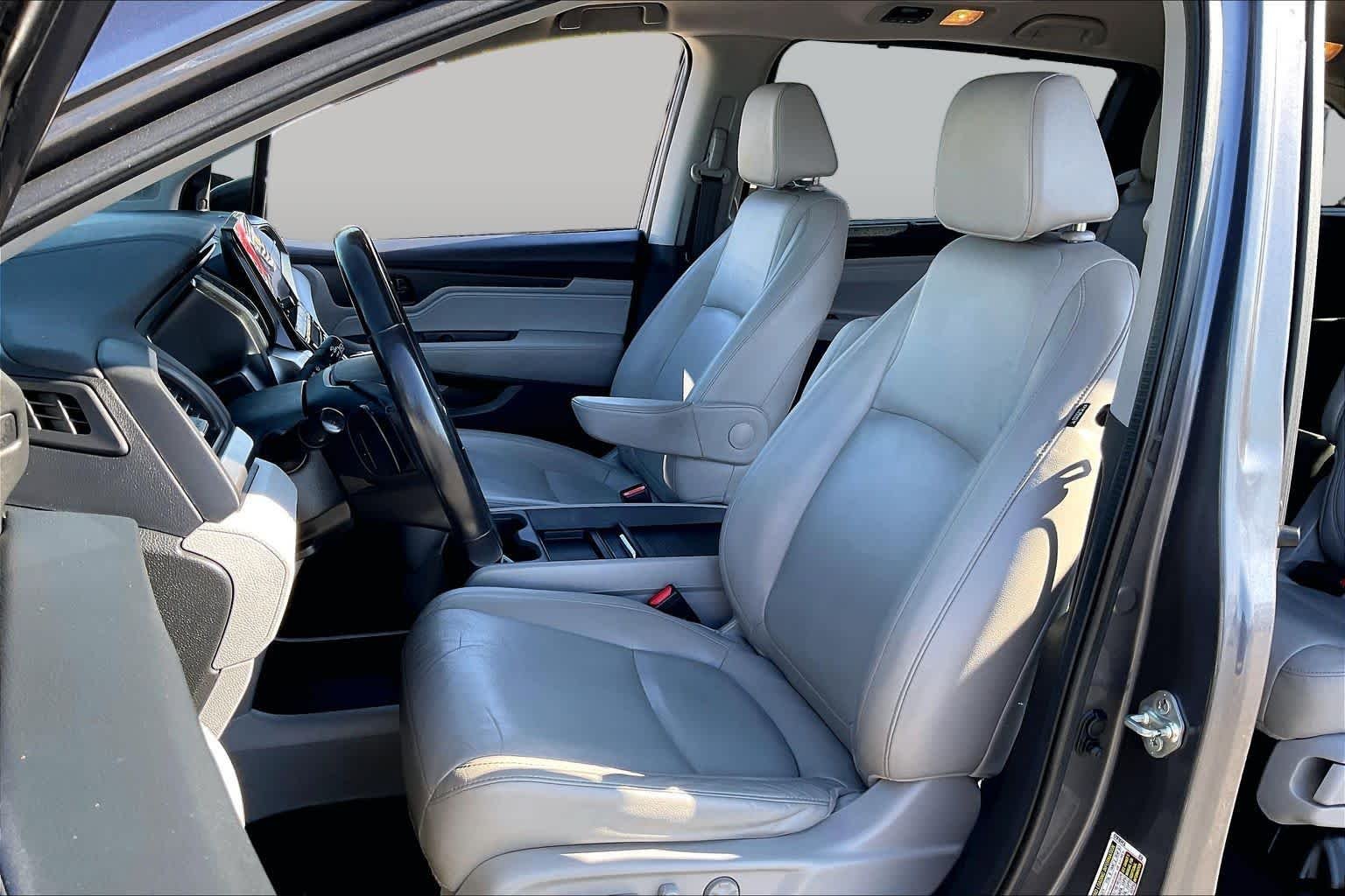 Used 2018 PACIFIC PEWTER METALLIC Honda EX-L image 8