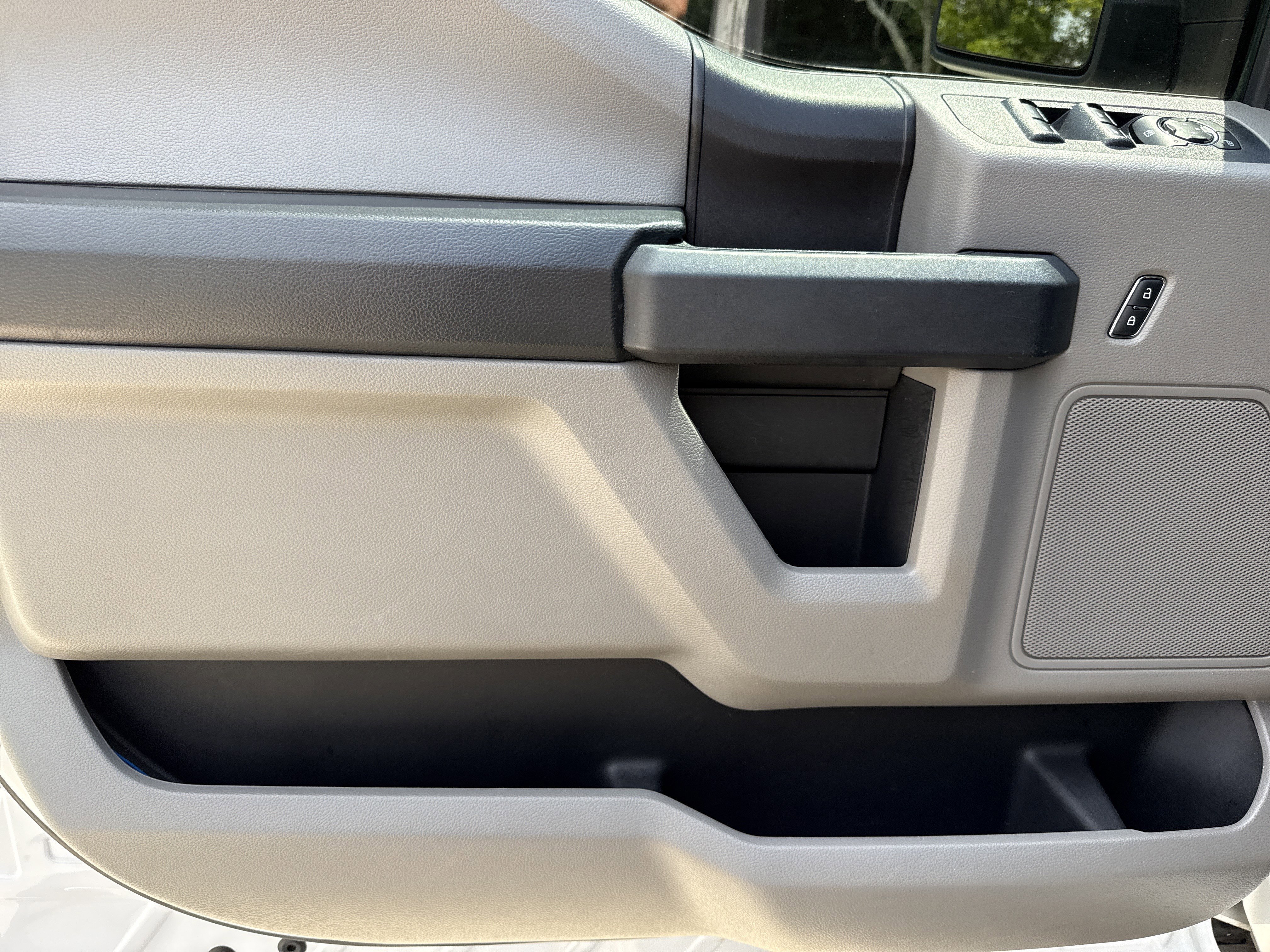 Used 2018 Oxford White Ford XL image 10