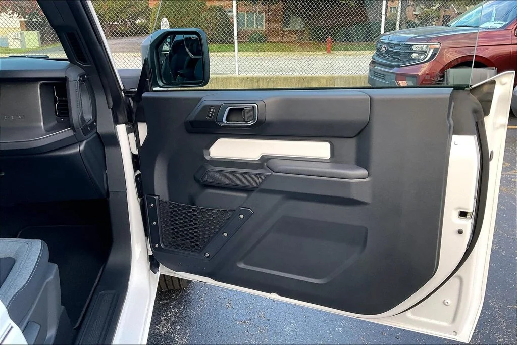 Used 2025 Oxford White Ford Base image 23