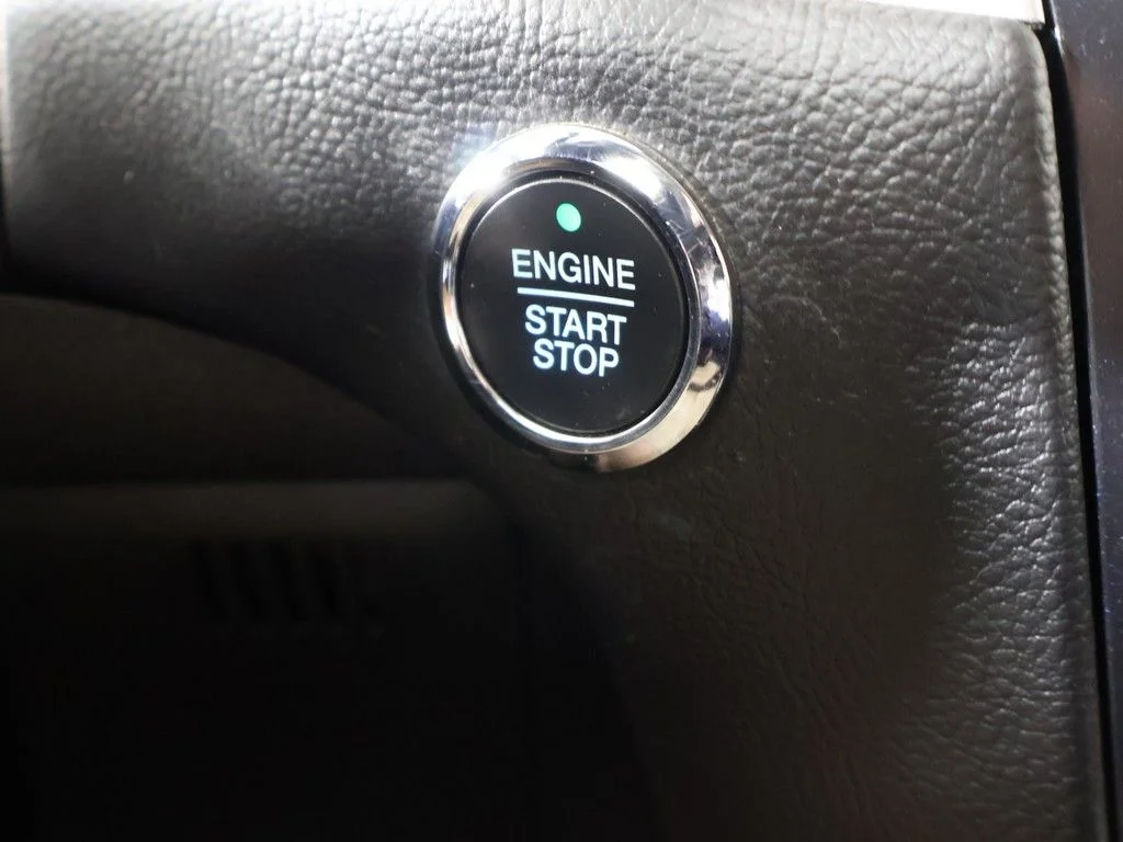 Used 2022 Silver Ford SE image 33