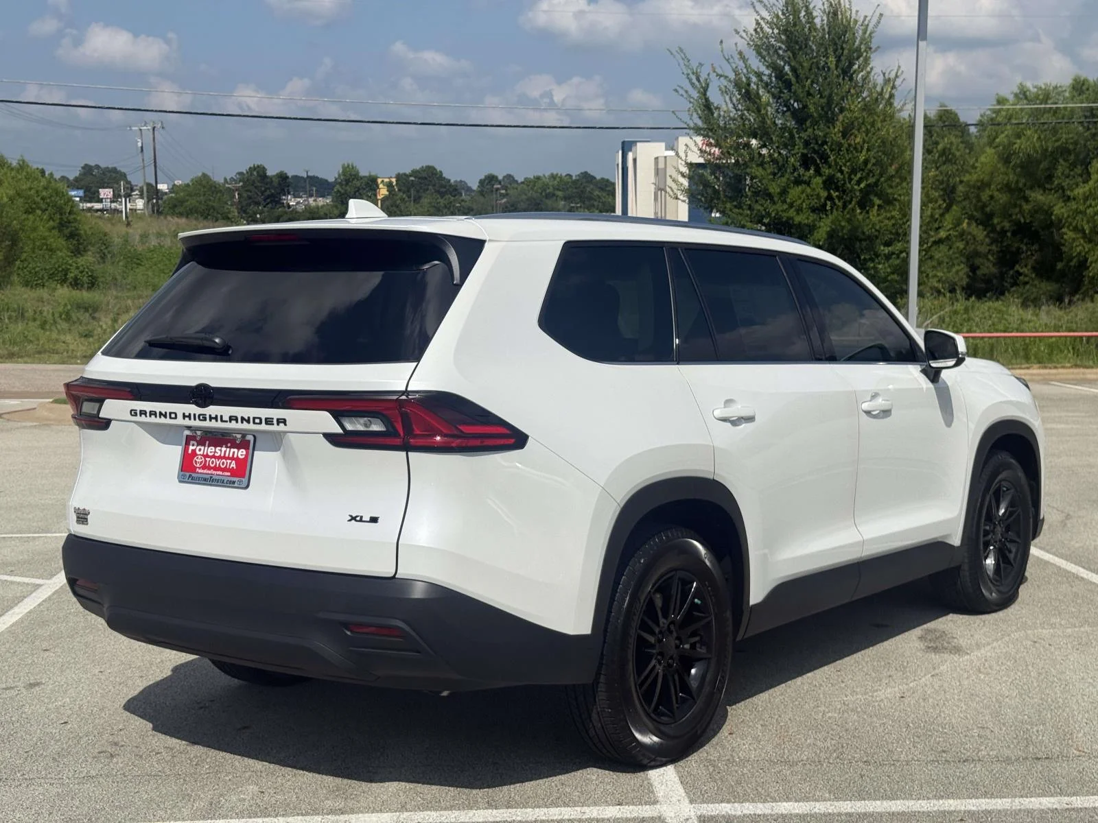 New 2026 Wind Chill Pearl Toyota XLE image 3