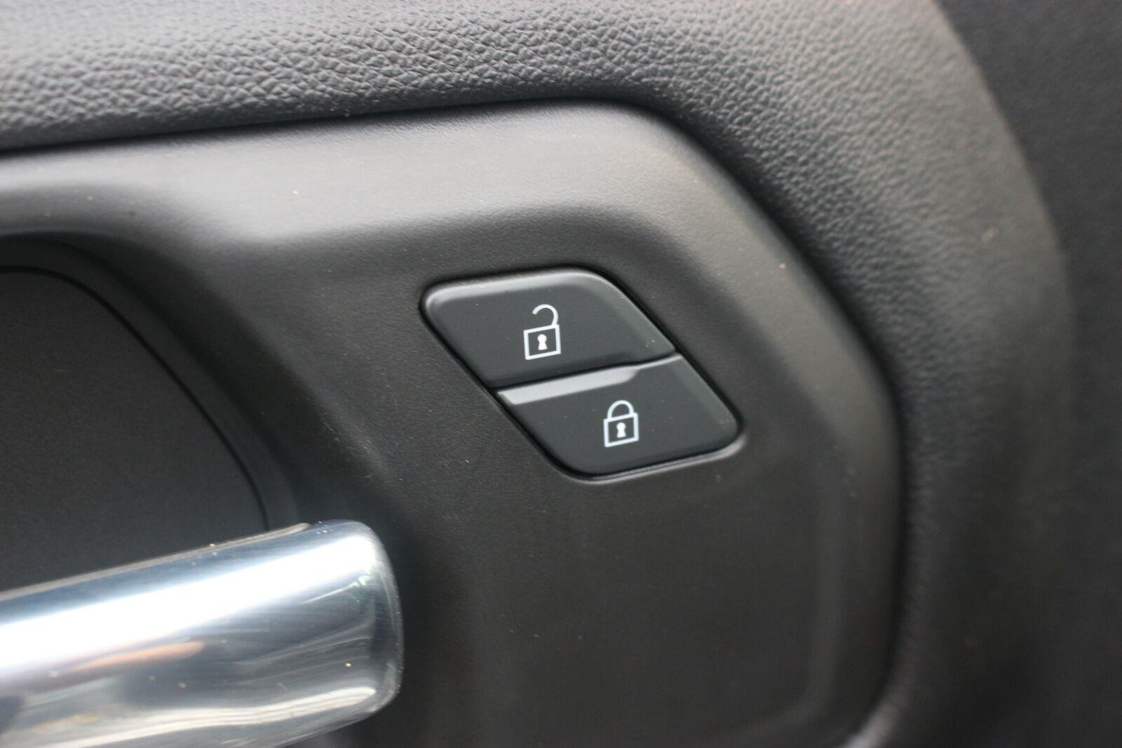 Used 2023 Silver Ice Metallic Chevrolet Custom image 14
