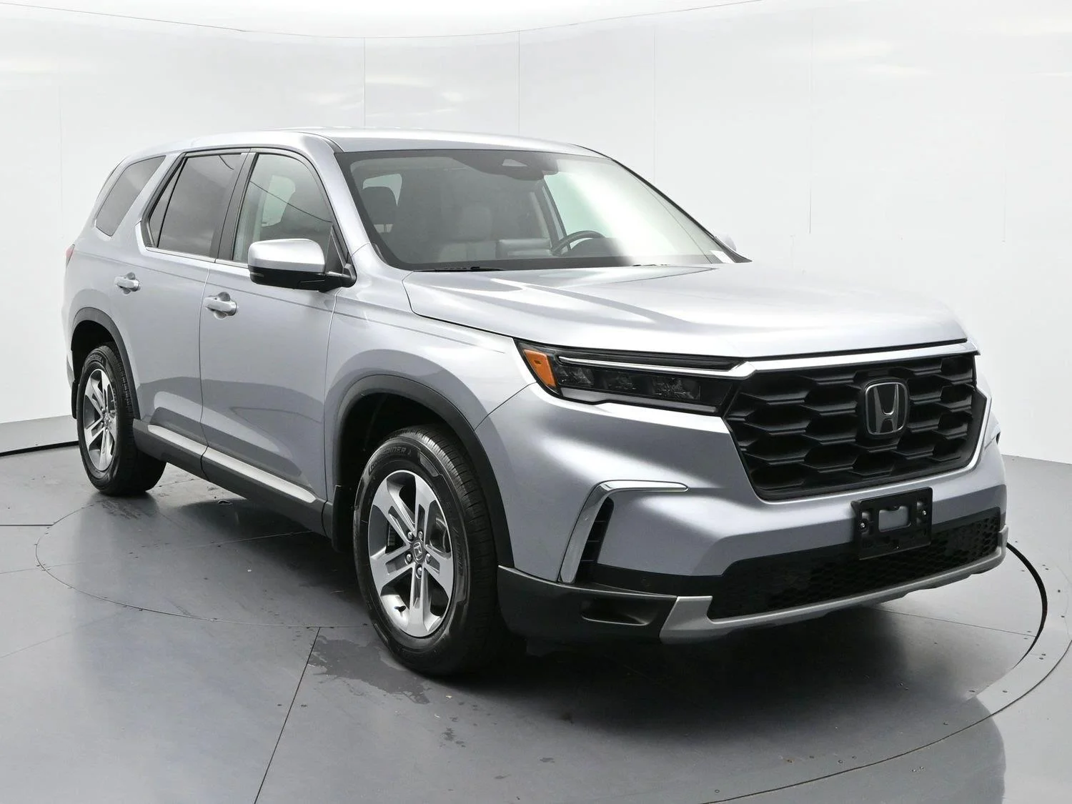 Used 2024 Lunar Silver Metallic Honda EX-L 7 Passenger image 2