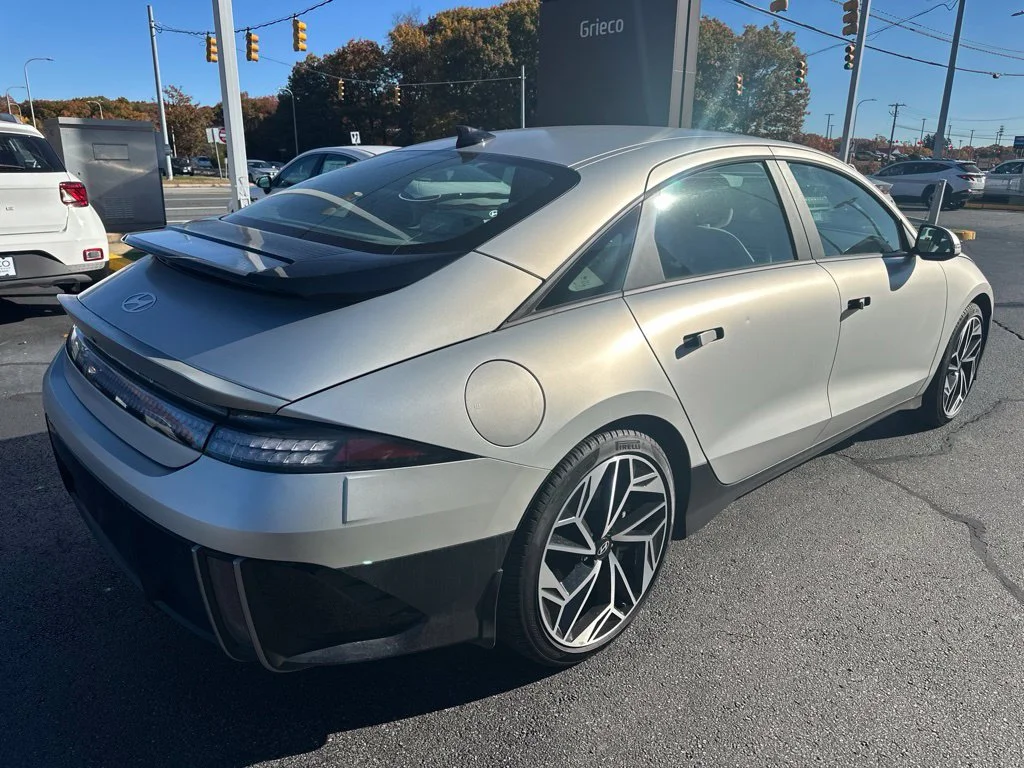 Used 2023 Gold Hyundai SEL image 6