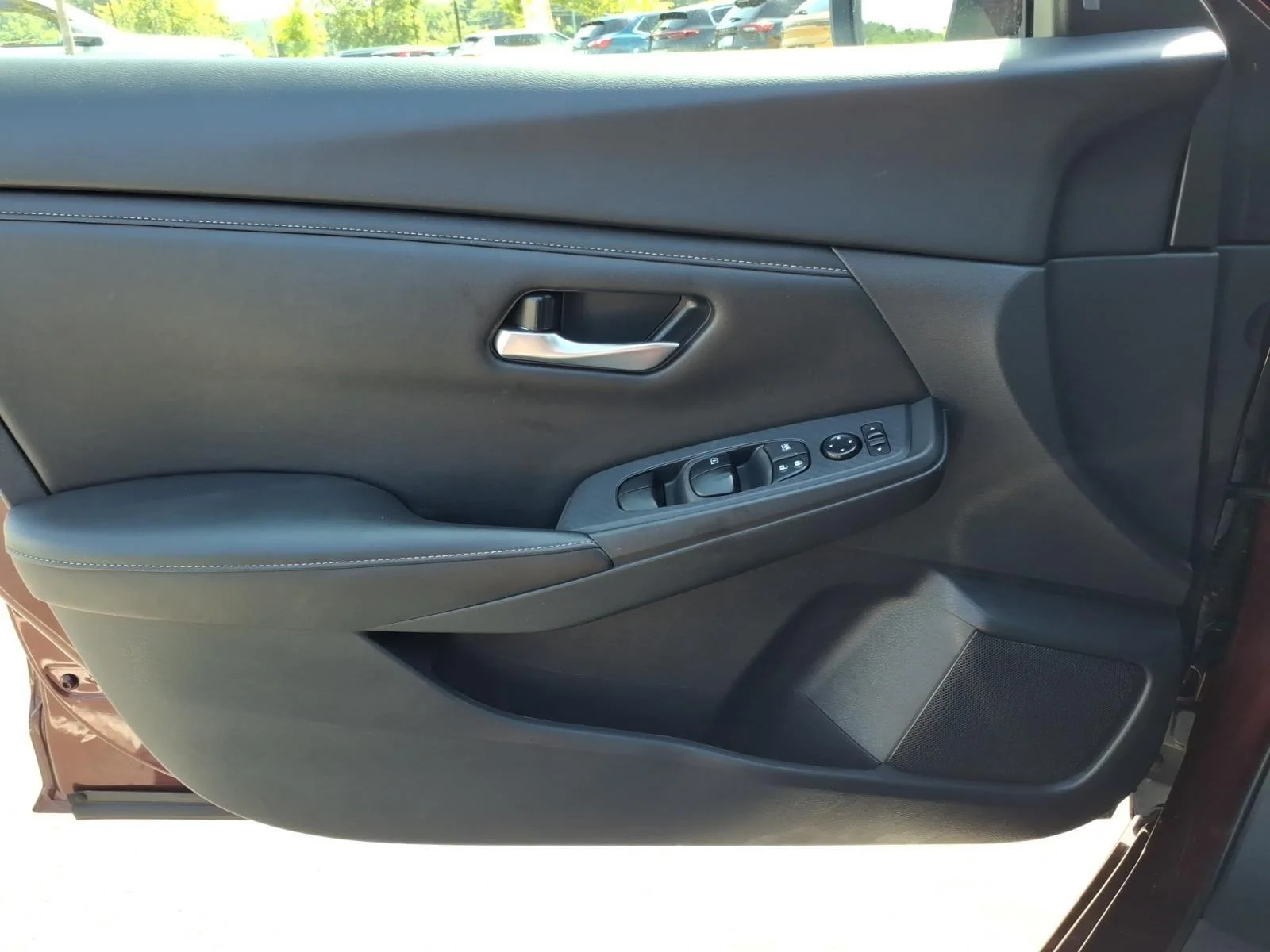 Used 2025 Rosewood Metallic Nissan SV image 28