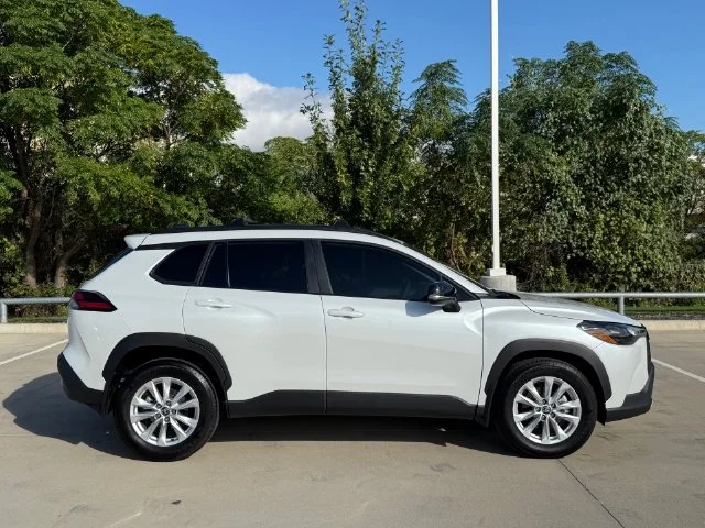 Certified Used 2026 PLATINUM WHITE PEARL MC. Toyota LE image 4