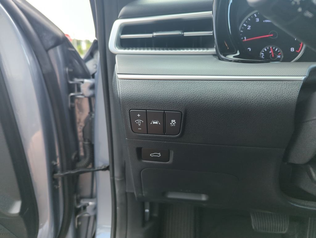 Used 2022 Silver Kia LXS image 20