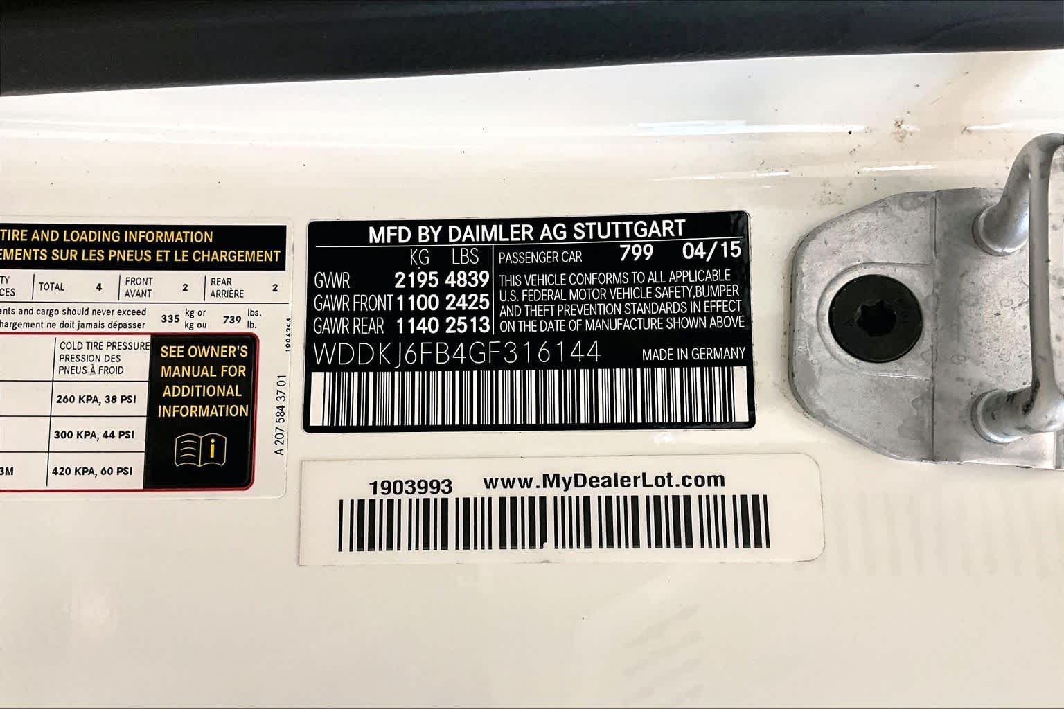 Used 2016 designo Diamond White Metallic Mercedes-Benz E 400 image 30