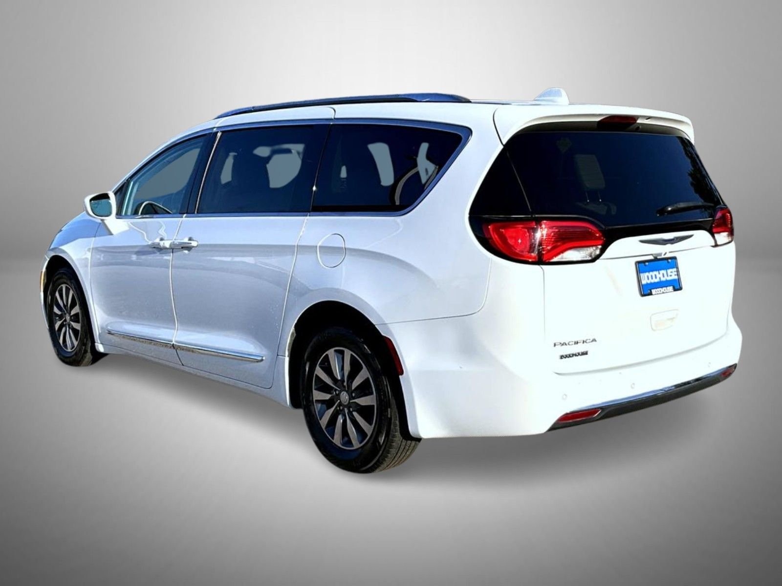 Used 2019 White Chrysler Touring L Plus image 7