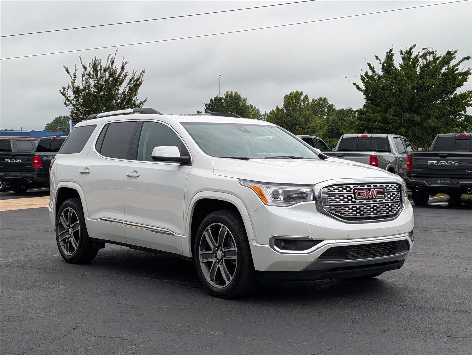 Used 2018 White Frost Tricoat GMC Denali image 7