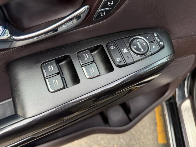 Used 2016 Black Kia SXL image 30
