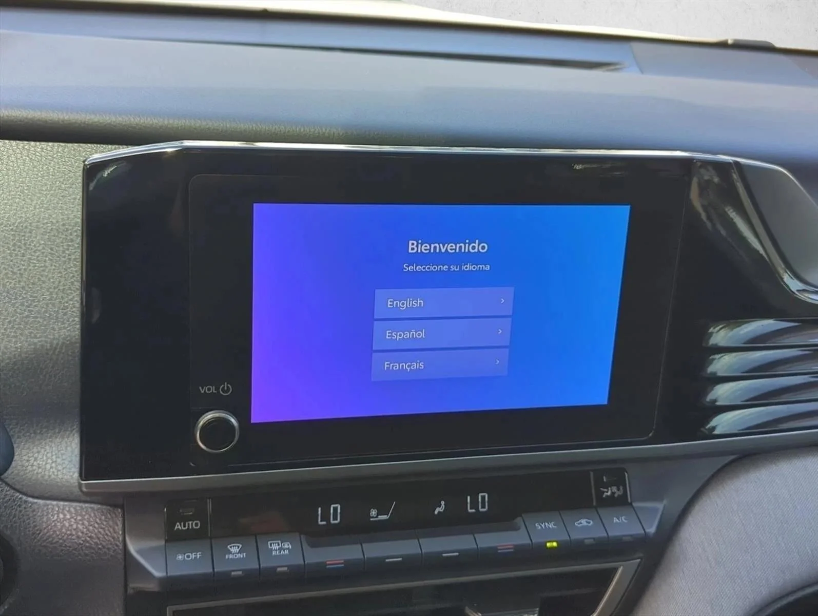 Used 2025 White Toyota LE image 21
