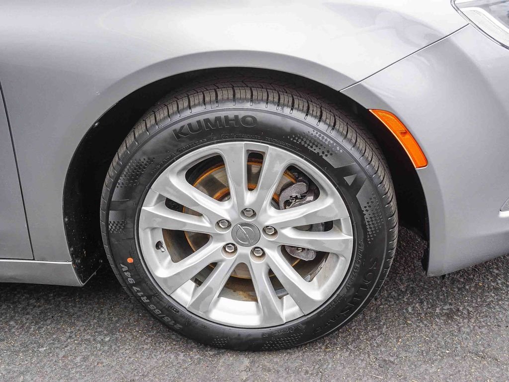 Used 2015 Silver Chrysler Limited image 10