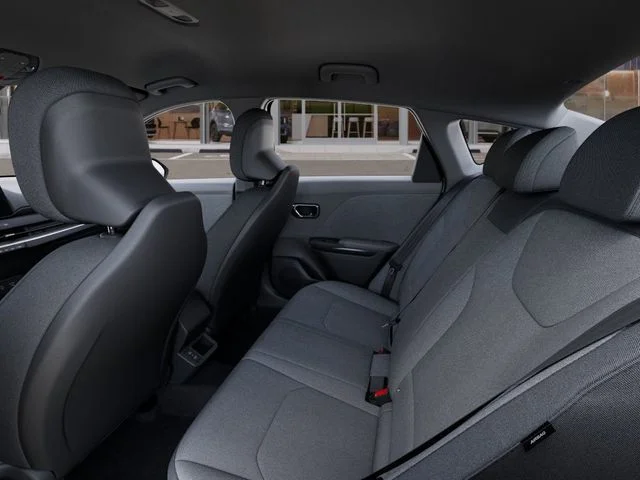 2025 Kia K4 LXS - Photo 18