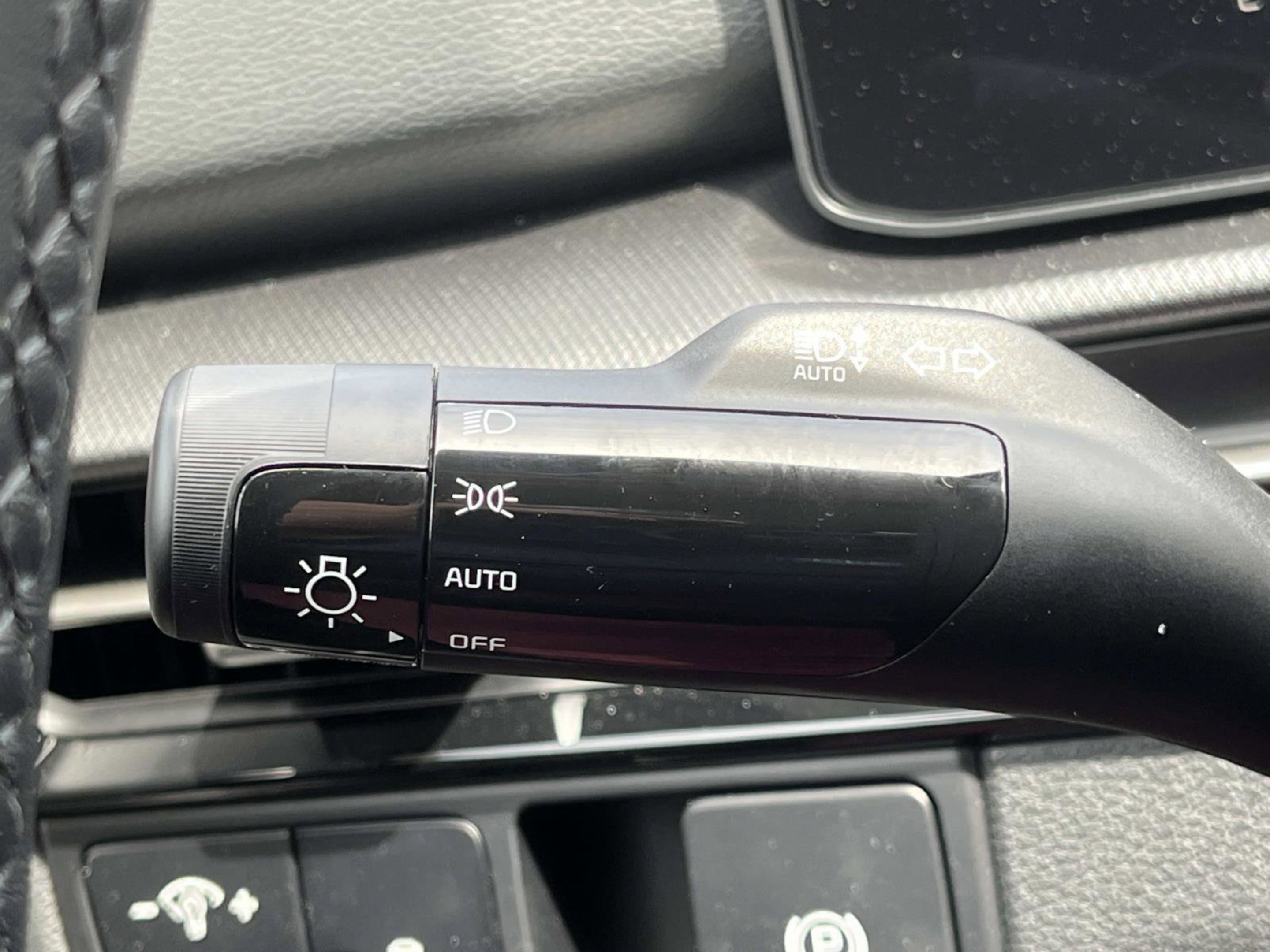 New 2026 Steel Gray Kia LX image 30