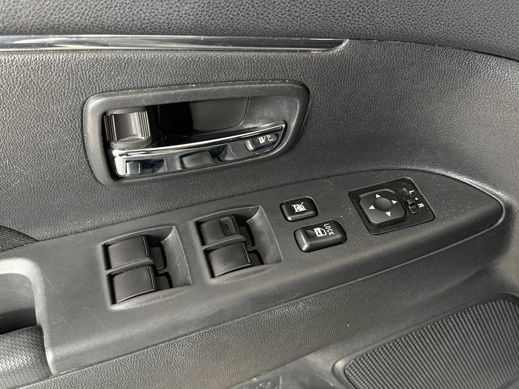 Used 2024 White Mitsubishi S image 5
