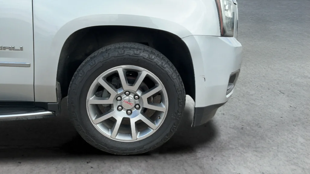 Used 2020 QUICKSILVER METALLIC GMC Denali image 25