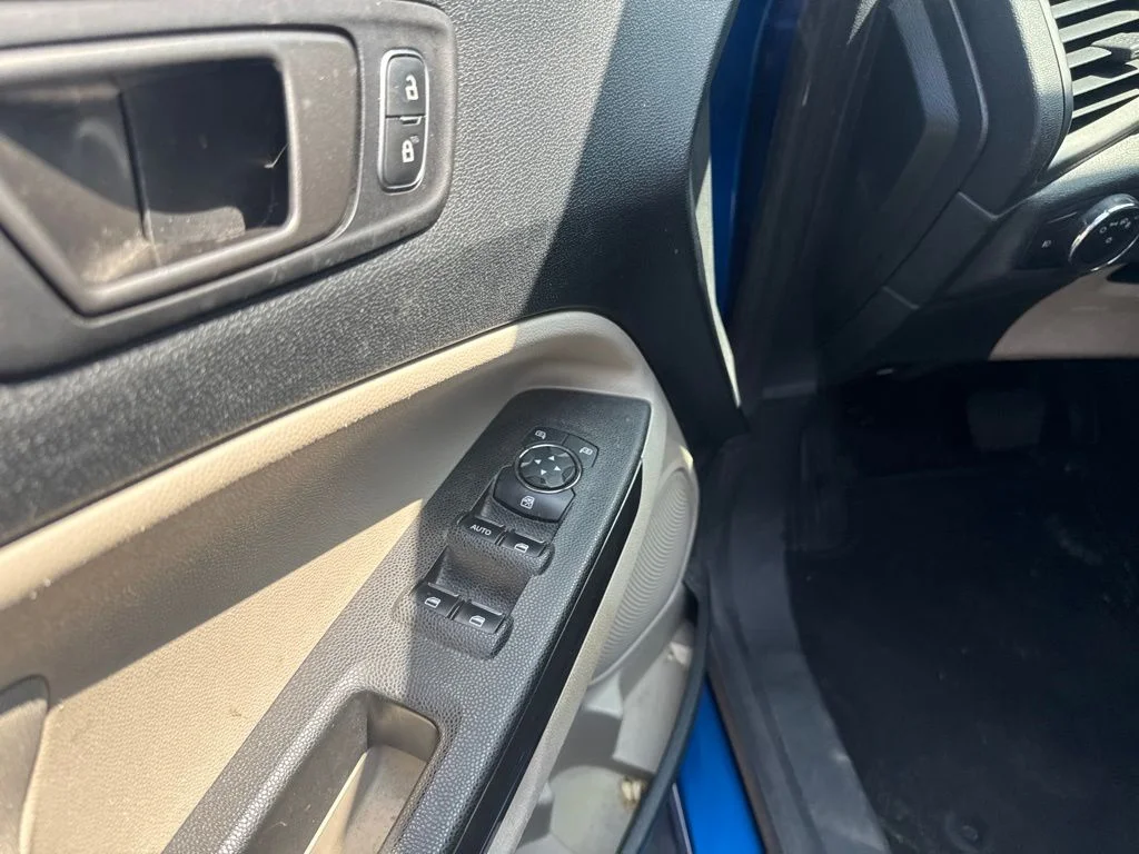 Used 2020 Blue Ford SE image 6
