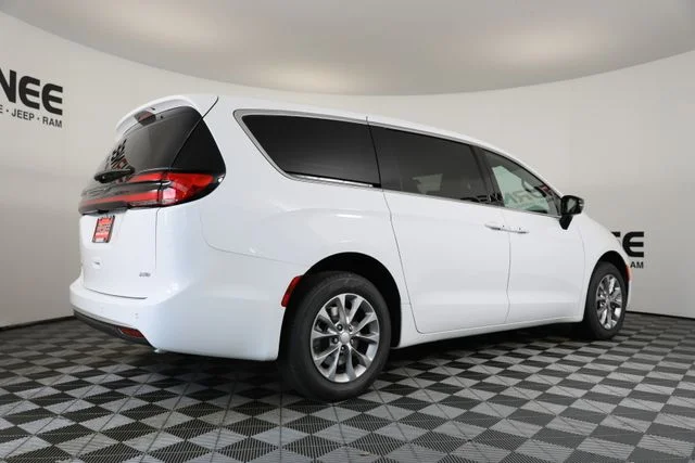 New 2027 Bright White Clear-Coat Exterior Paint Chrysler Select image 26
