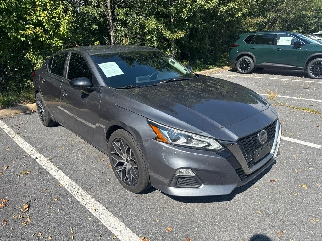 Used 2020 Gray Nissan 2.5 SR image 1