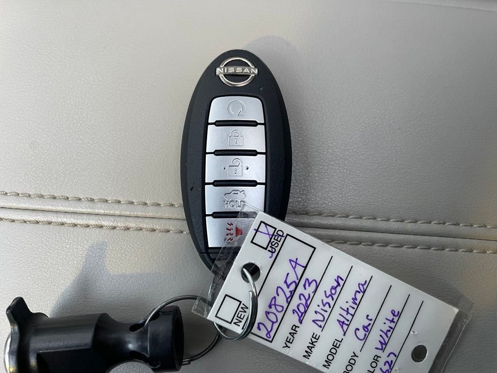 Used 2023 White Nissan 2.5 SL image 20