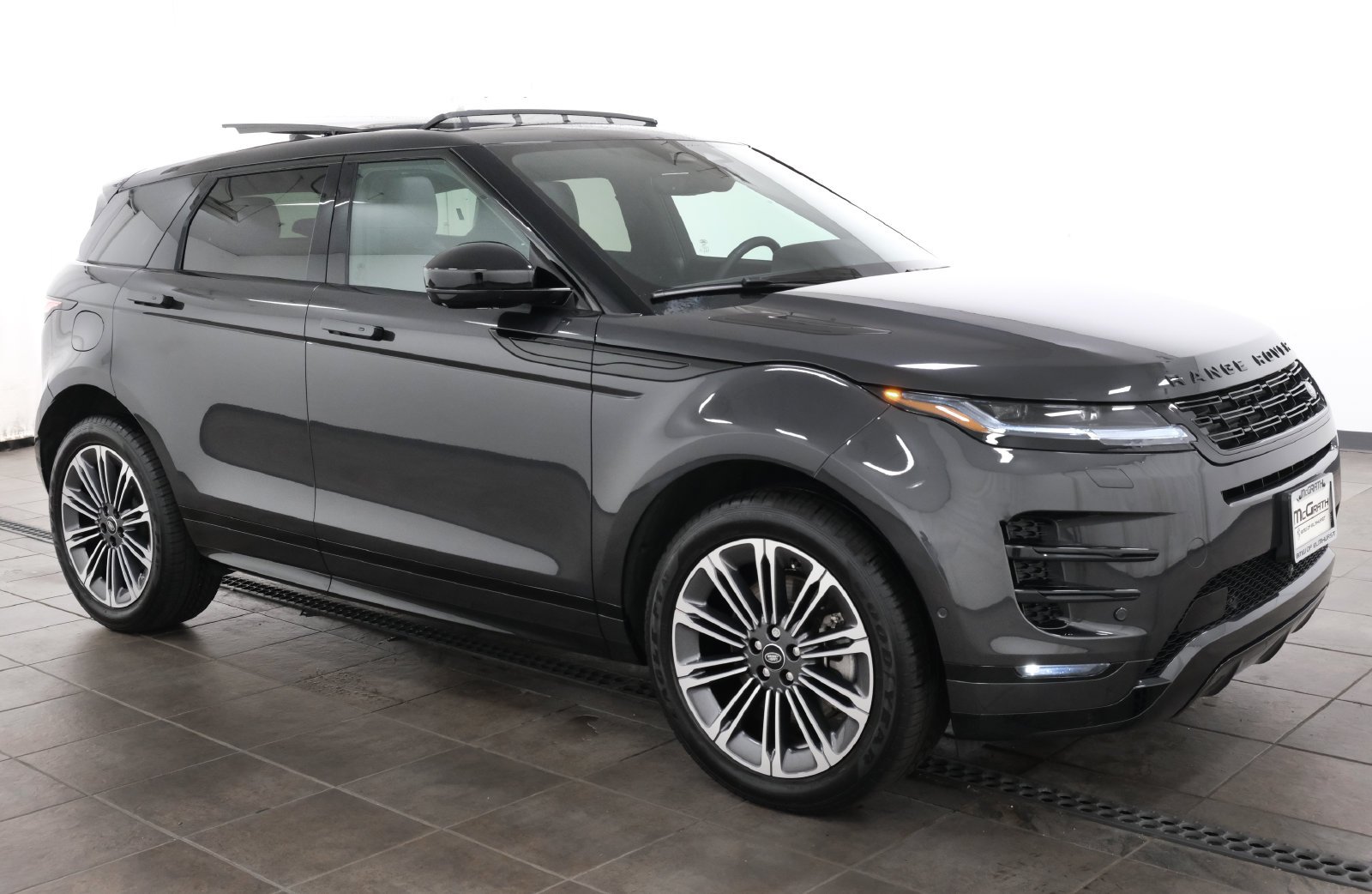 Used 2024 Carpathian Gray Premium Metallic Land Rover Dynamic image 7