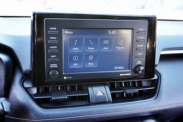 Used 2022 Silver Toyota XLE image 25
