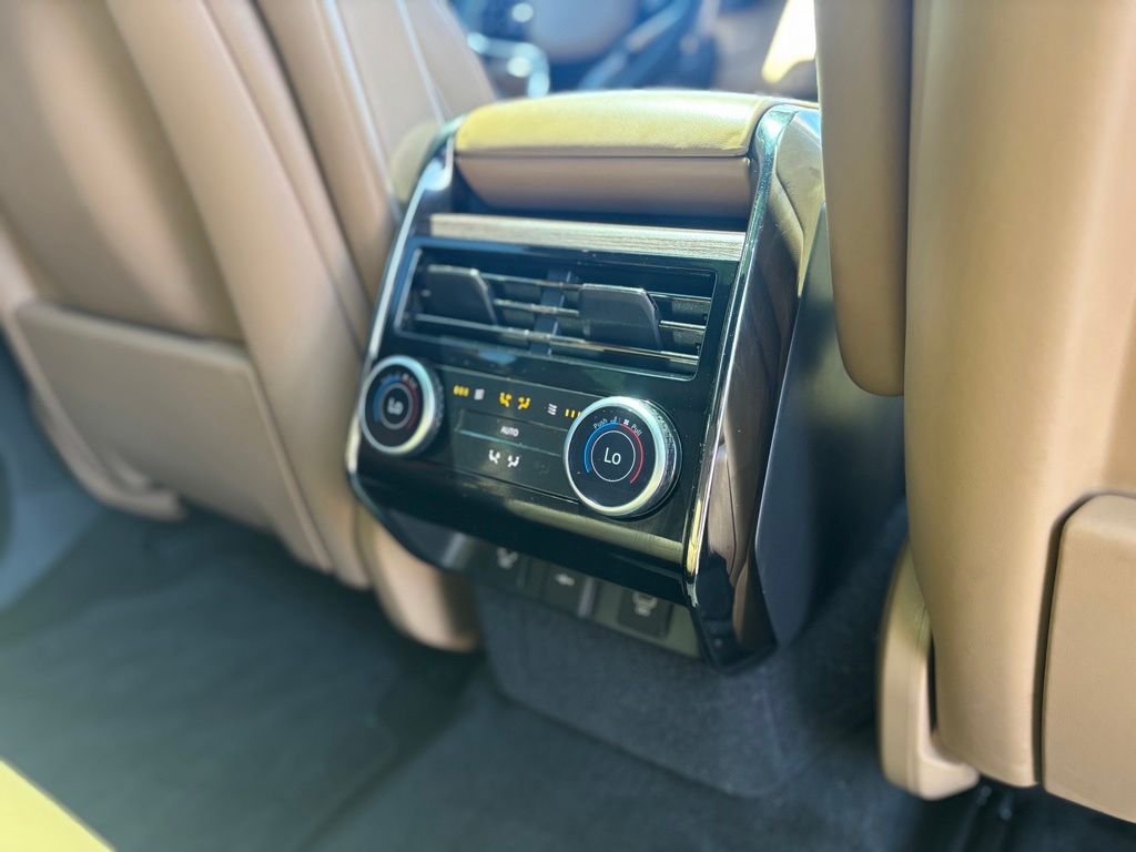 Used 2023 Santorini Black Metallic Land Rover SE image 7