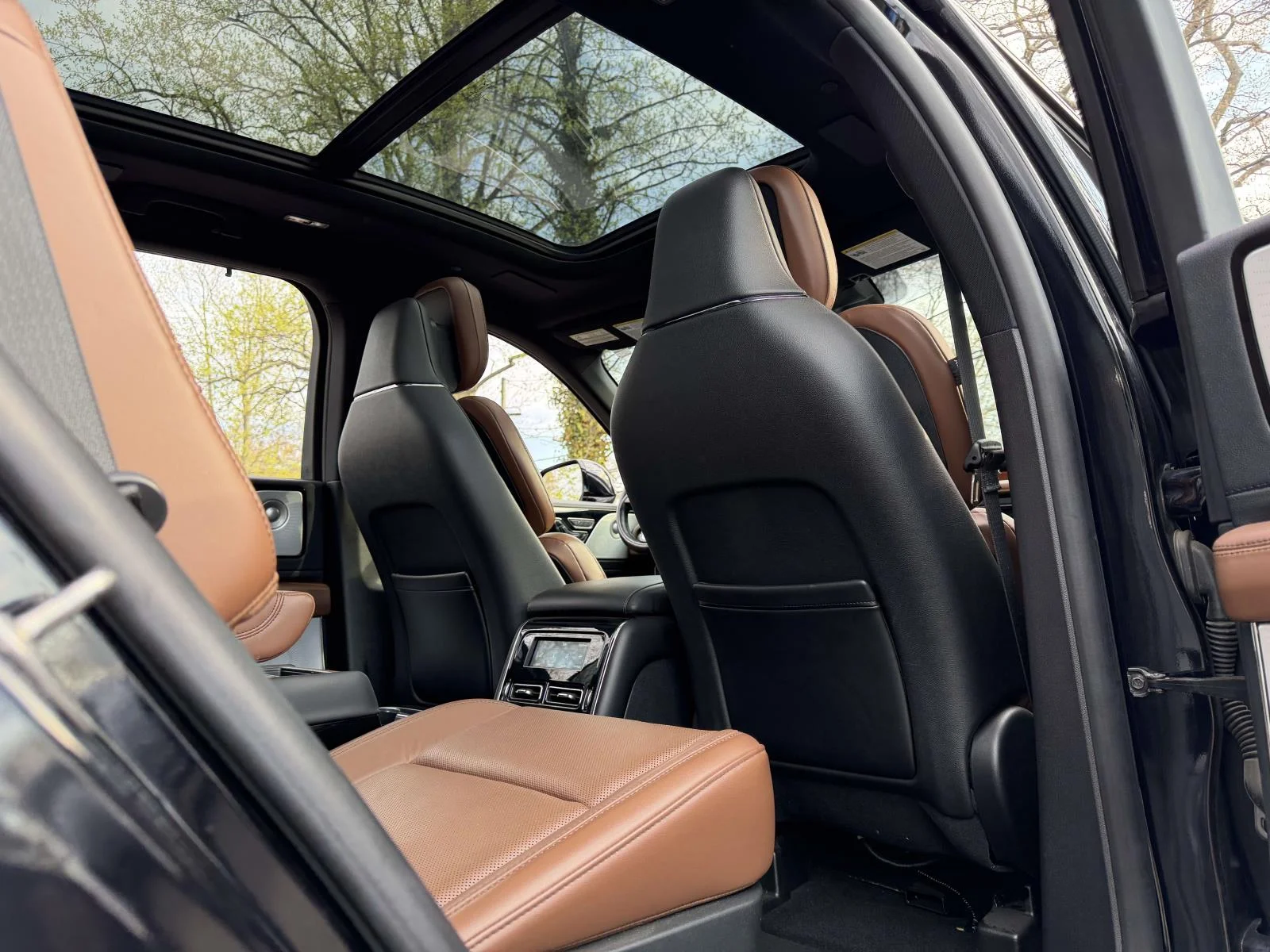 Used 2020 Black Lincoln Reserve image 14
