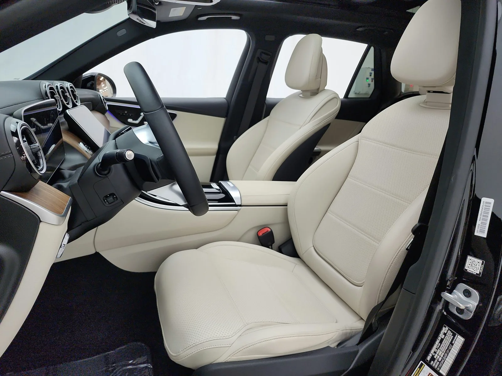 Used 2024 Black Mercedes-Benz GLC 300 SUV image 13