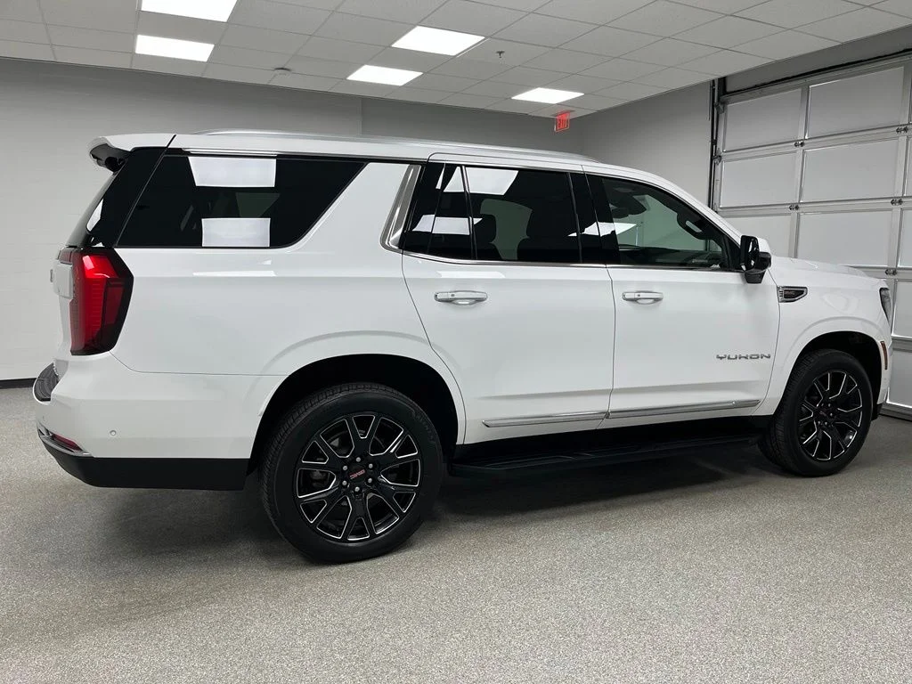 Used 2025 White GMC Elevation image 11