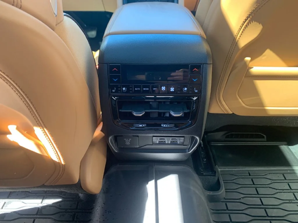Used 2023  Jeep Summit Reserve image 15