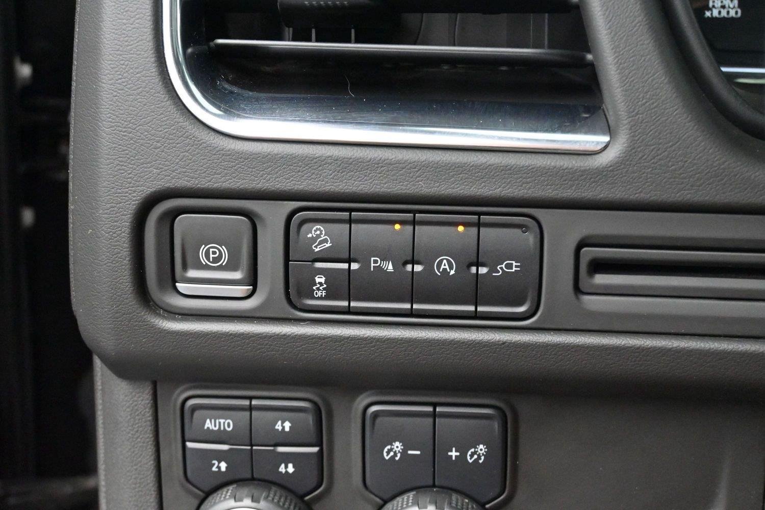 Used 2021 Black Chevrolet Z71 image 28