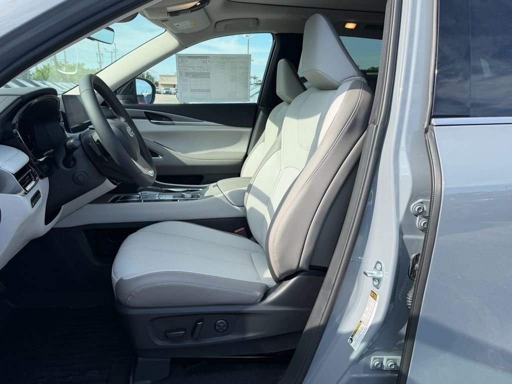 New 2027 HARBOR GRAY INFINITI Luxe FWD image 12