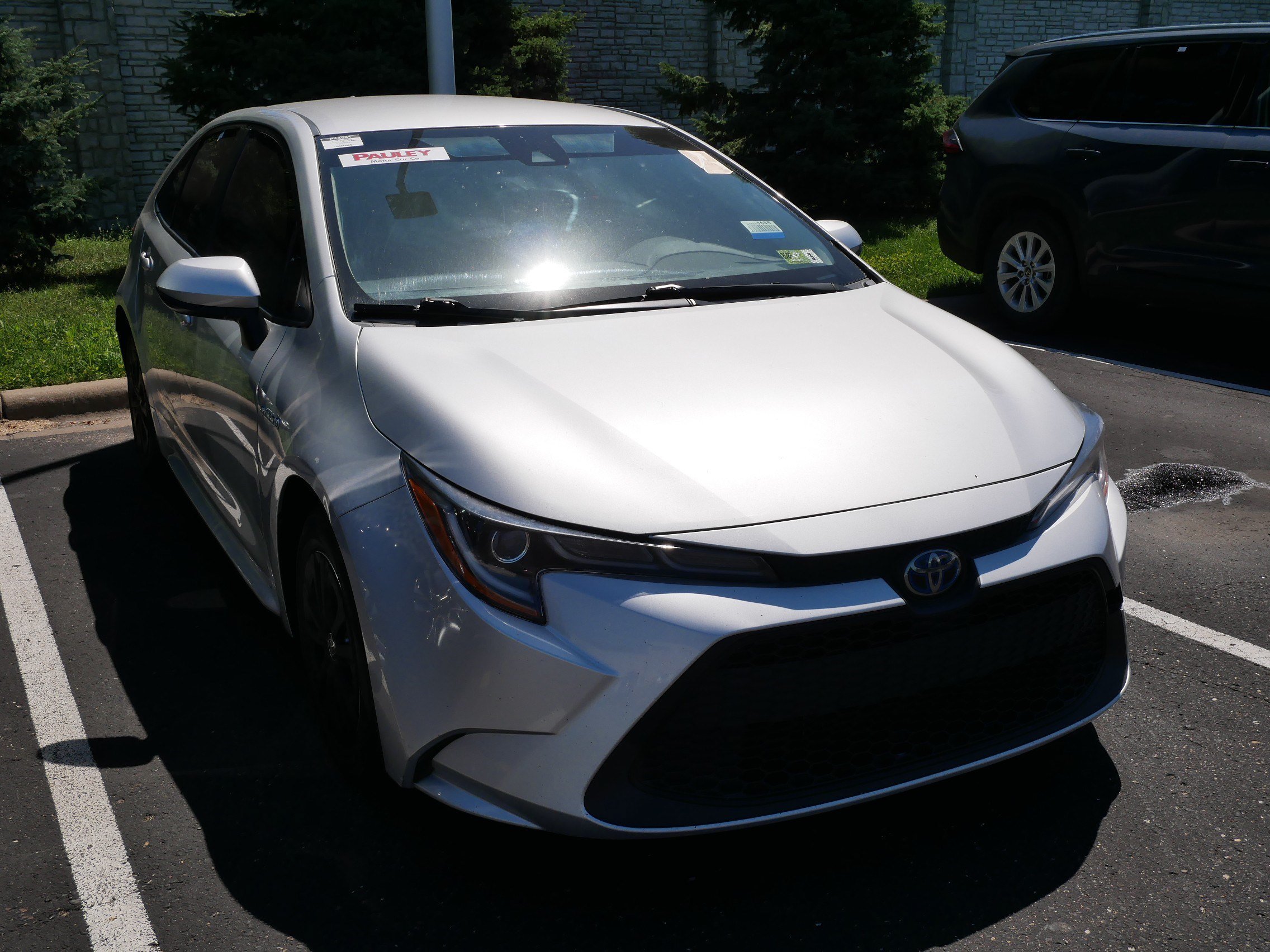 Certified Used 2021 CLASSIC SILVER MET Toyota Hybrid LE image 3