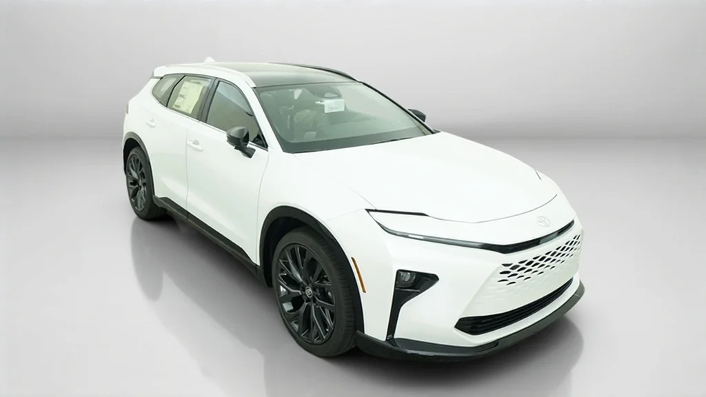 New 2026 Oxygen White Toyota Limited image 5