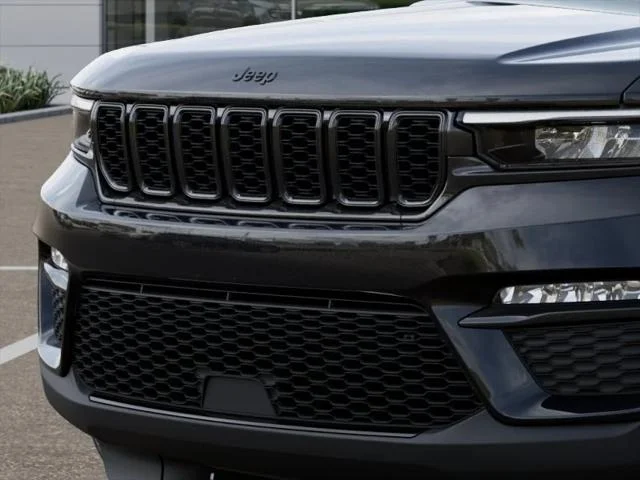 New 2025 Diamond Black Crystal Pearl-Coat Exterior Paint Jeep Limited image 19