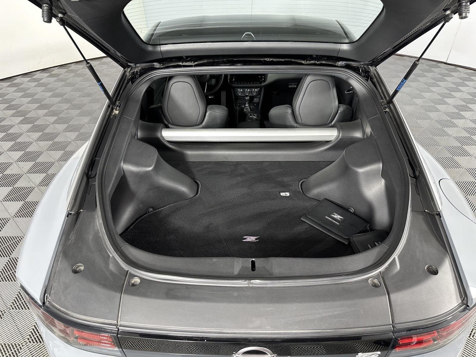 Used 2024 Boulder Gray/Super Black Nissan Performance image 8