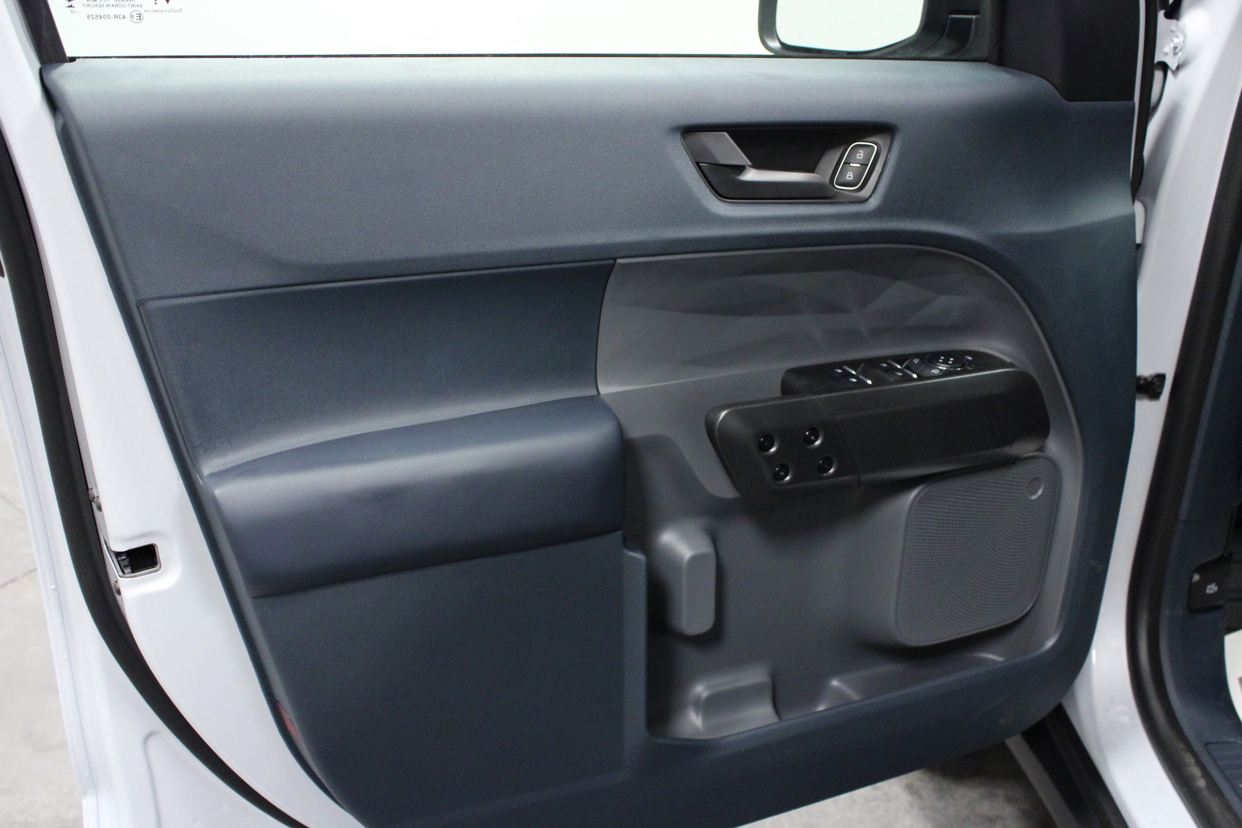 New 2025 Space White Metallic Ford XLT image 11