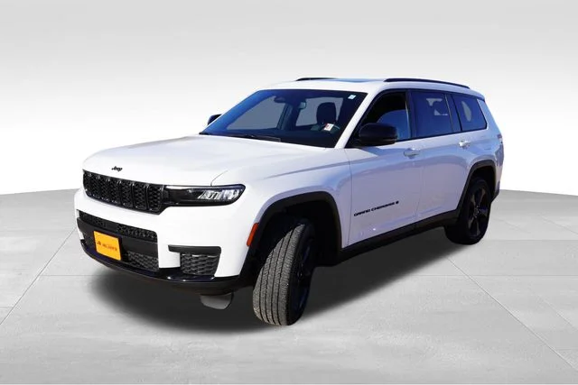 Used 2023 White Jeep Altitude image 11
