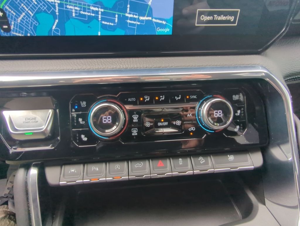 Used 2023 White GMC Denali image 20