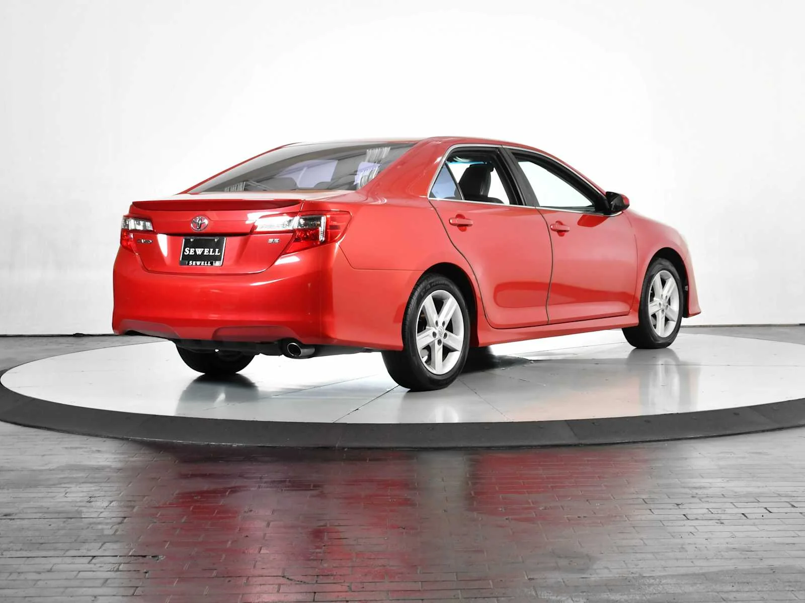 Used 2013 Barcelona Red Metallic Toyota SE image 6