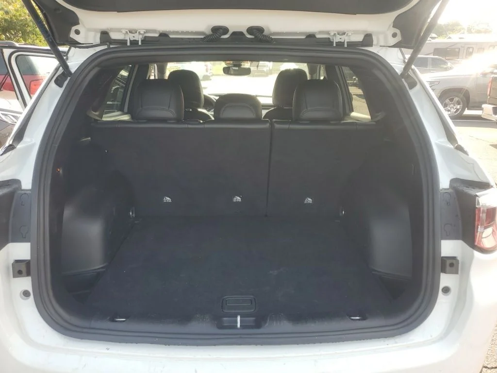 Used 2025 White Jeep Limited image 16