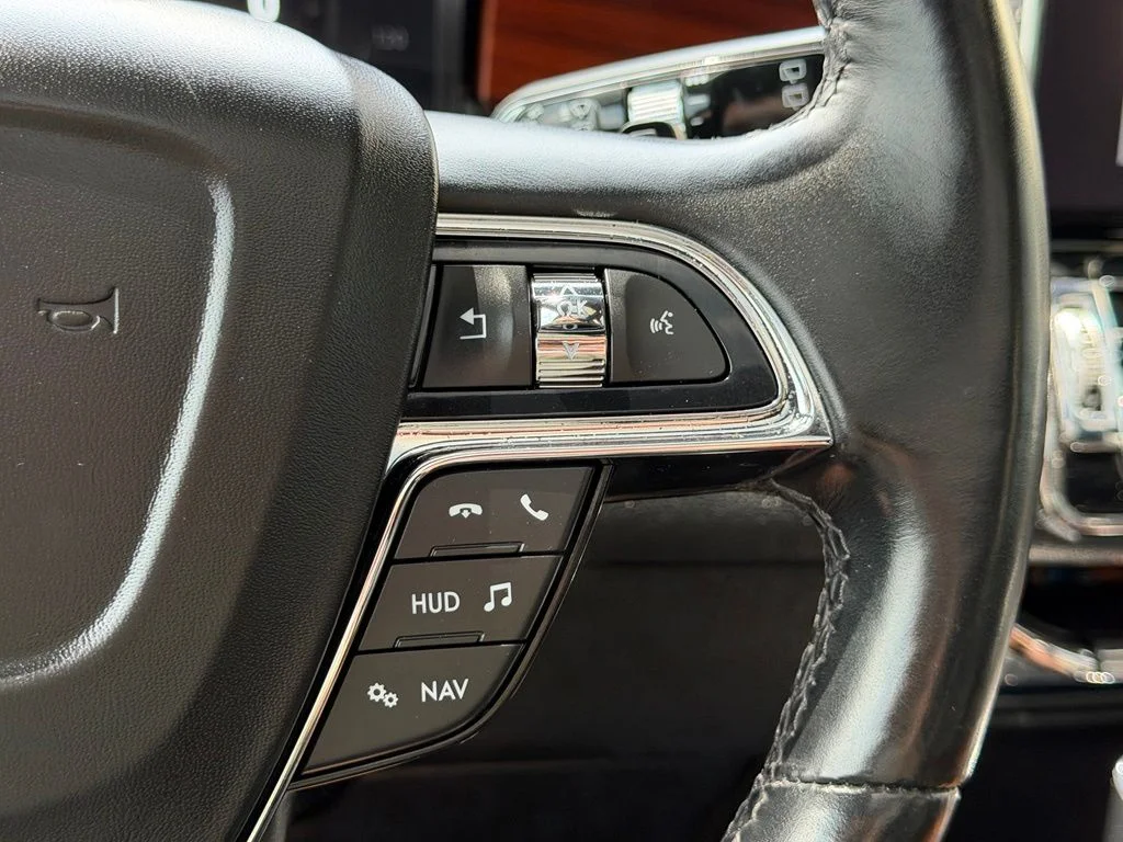 Used 2019 Black Lincoln Reserve image 19