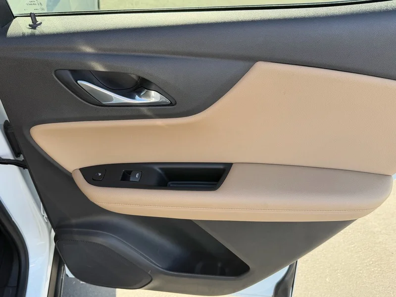 Used 2019 SUMMIT WHITE Chevrolet Premier image 22