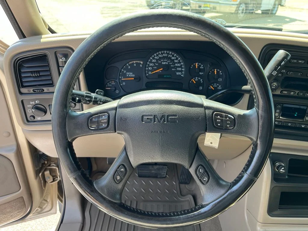 Used 2005 Beige GMC SLT image 11