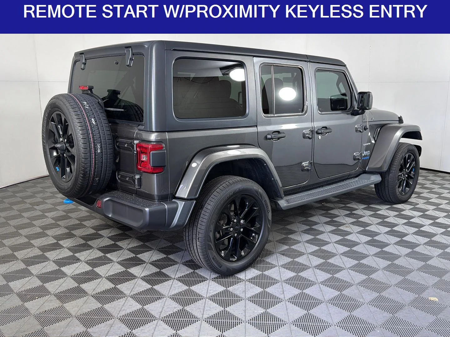 Used 2022 Granite Crystal Metallic Clearcoat Jeep Unlimited Sahara image 5