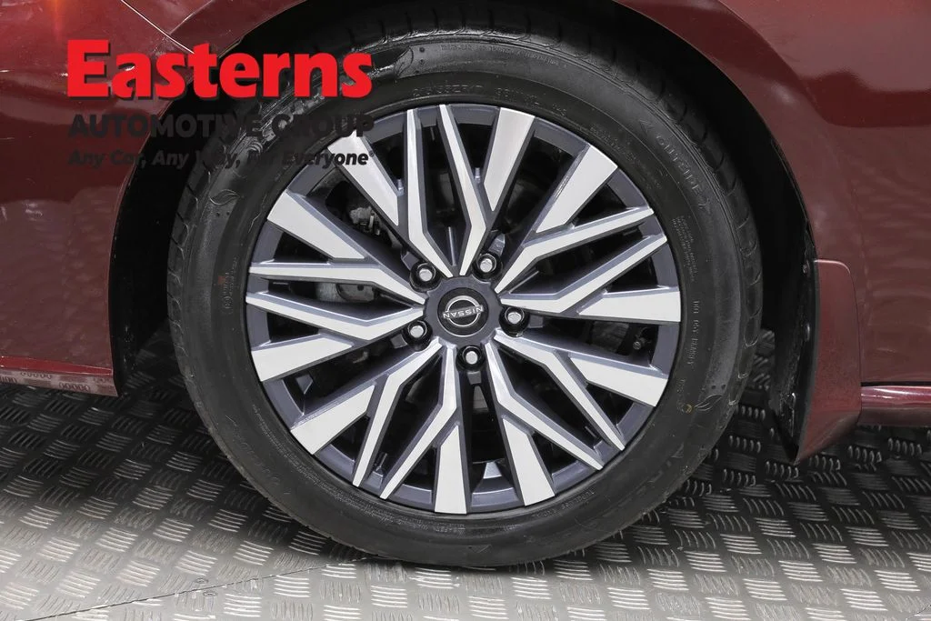 Used 2023 Red Nissan 2.5 SV image 32