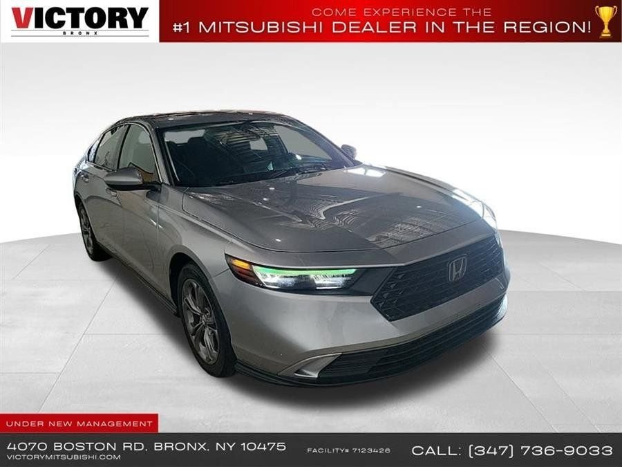 Used 2023 Silver Honda EX image 3